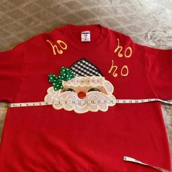 Red Santa Sweatshirt in Size Large. - Picture 11 of 13
